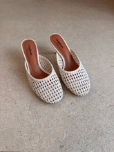 Carica l'immagine nel visualizzatore di Gallery, Mules Intrecciato

