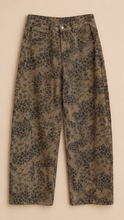 Carica l'immagine nel visualizzatore di Gallery, JEANS ANIMALIER loose fit
