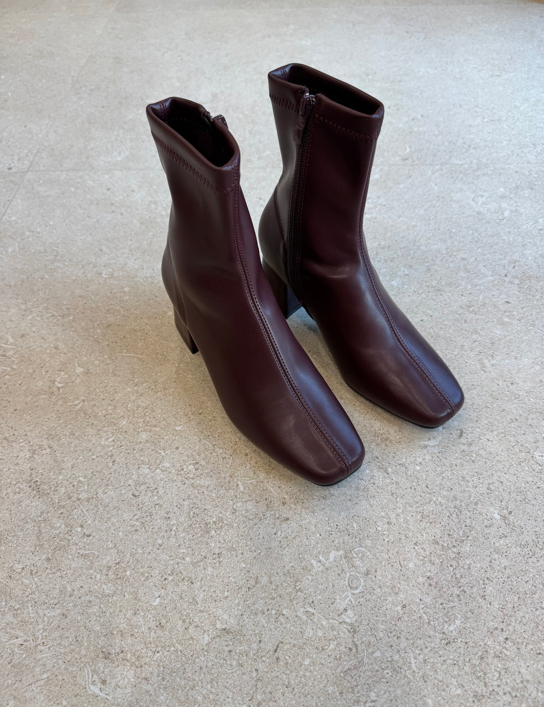 Stivaletto Red Wine