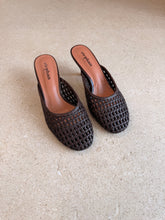 Carica l'immagine nel visualizzatore di Gallery, Mules Intrecciato
