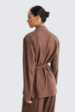 Carica l&#39;immagine nel visualizzatore di Gallery, Blazer con Cintura Cacao
