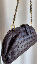 Carica l&#39;immagine nel visualizzatore di Gallery, Clutch Intrecciata Burgundy
