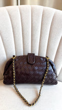Carica l&#39;immagine nel visualizzatore di Gallery, Clutch Intrecciata Burgundy
