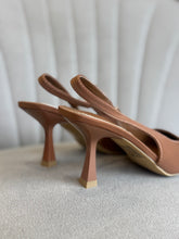 Carica l&#39;immagine nel visualizzatore di Gallery, Slingback Tan
