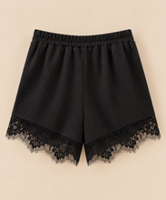 Carica l'immagine nel visualizzatore di Gallery, Shorts con Pizzo
