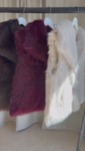 Carica e avvia il video nel visualizzatore di galleria, Gilet Fur
